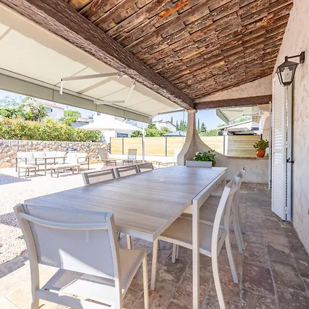 Renovated Provencal With Garden - Vila